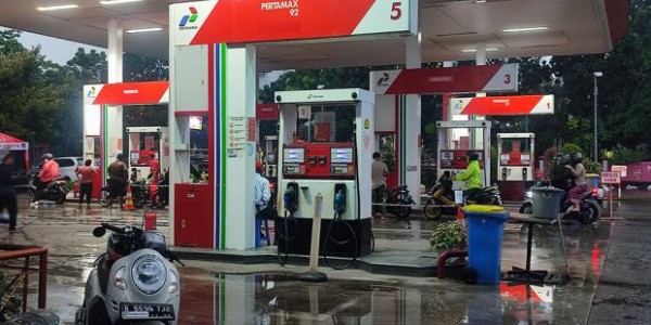 Rencana Kenaikan Pertalite Bukti  Pemerintahan Jokowi Makin Tak Berkutik Ditekan Oligarki