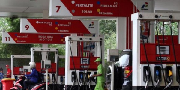 BPH Migas Diminta Bikin Aturan Pelarangan Mobil Mewah Pakai BBM Subsidi