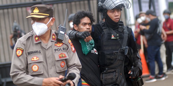 Polisi Amankan Demonstran