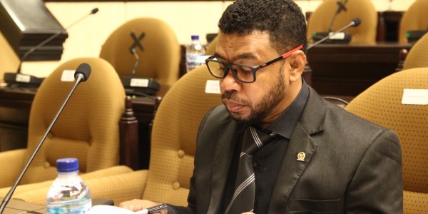 Filep Wamafma Pertanyakan Kinerja Aparat Terkait Tambang Emas Ilegal di Manokwari