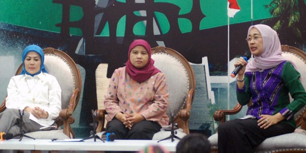 Dialektika Demokrasi Tema "Semangat Kartini, Meneguhkan Eksistensi Kaum Perempuan"