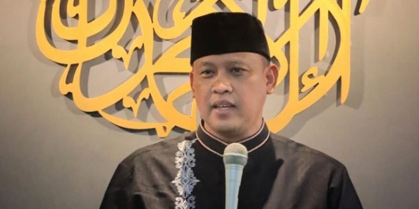 Sholat Jumat di Masjid Al Ishlah Bojong Rawalumbu, Plt Wali Kota Bekasi Disambut Hangat Masyarakat