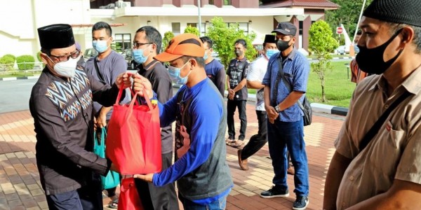 Dubes RI Brunei Darussalam Salurkan Bantuan Sembako Kepada PMI