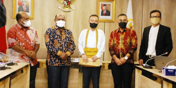 Majelis Rakyat Papua (MRP) Timotius Murib Temui Wakil Ketua DPR  Sufmi Dasco Ahmad