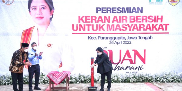 Resmikan Keran Air Barsih Warga Gendayakan, Puan Didoakan Jadi Presiden