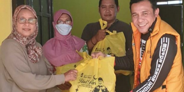Ketua MPR RI Bagikan Ribuan Paket Sembako di Tiga Tempat