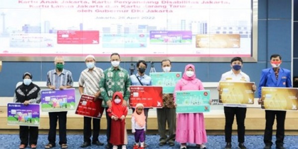 Bank DKI Salurkan Bantuan Sosial Pemenuhan Kebutuhan Dasar (PKD) Kartu Pekerja Jakarta