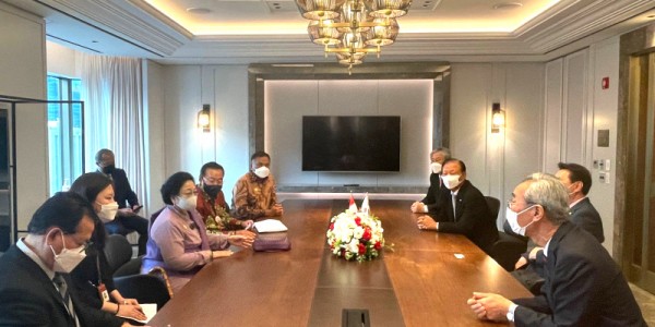 Megawati Sampaikan Salam Presiden Joko Widodo Kepada Presiden Korea