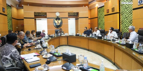 Gelar Rakortas Penanganan Koperasi Bermasalah, Teten Tekankan Dua Solusi