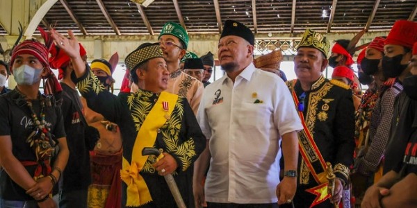 Dianggap Peduli Rakyat, Keraton Pakunegara Tayan Beri Gelar LaNyalla Wira Setya Negara