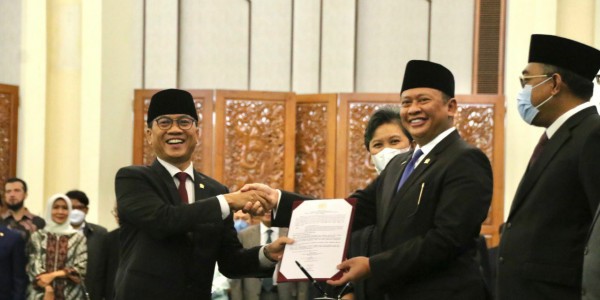 Ketua MPR RI Lantik Wakil Ketua MPR RI Yandri Susanto dan PAW 4 Anggota MPR RI