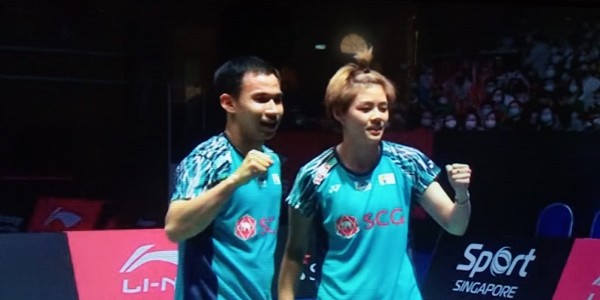 Kalahkan Wang/Huang, Dechapol/Sapsiree Juara Singapura Open 2022