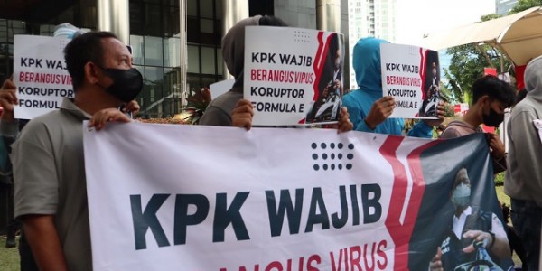 Gelar Mimbar Bebas, Massa Sapu Dukung KPK Gercep Tuntaskan Kasus Formula E