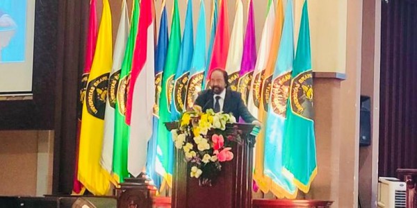 Dikukuhkan Doktor Honoris Causa, Surya Paloh Ajak Teguhkan Politik Kebangsaan