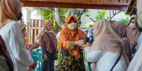 Salurkan Bantuan Peralatan Usaha Untuk UMKM, Anis: Aksi Nyata Tingkatkan Ekonomi Masyarakat