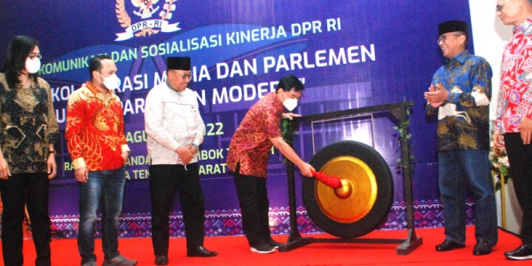 Dimyati Natakusuma Buka Pres Gathering KWP