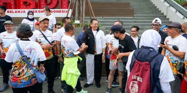 Ketua MPR RI bersama Sejumlah Menteri Kabinet dan Wartawan Senior Nikmati Jalan Pagi