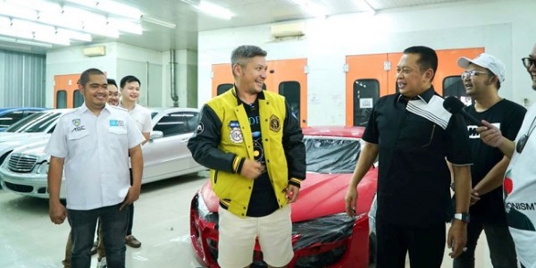 Bamsoet Tinjau Mobil Modifikasi Blackstone Live Modz 2022 Milik Gading Marten
