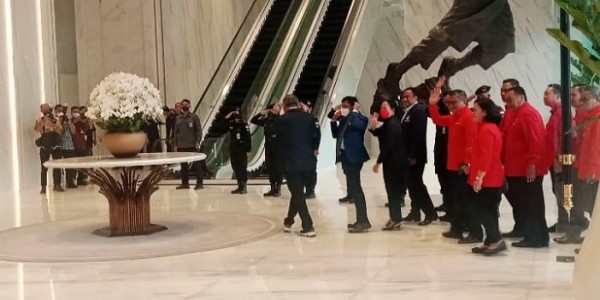 Tiba di NasDem Tower, Puan Maharani Bawa Pasukan Inti