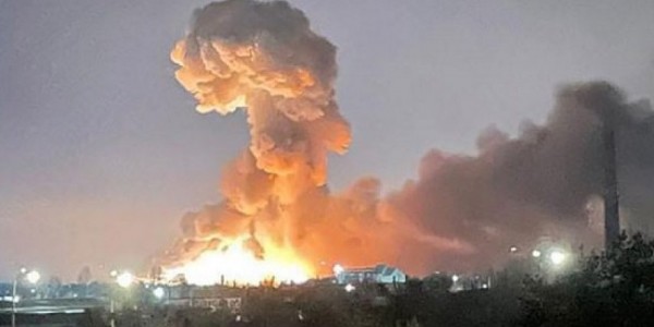 Sejumlah Ledakan Besar Guncang Pangkalan Militer AS di Suriah Timur
