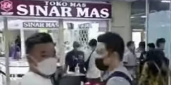Berpakaian Serba Hitam, Perampok Bersenjata Api Satroni Toko Emas di ITC BSD