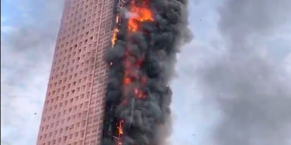 Viral, Terjadi Kebakaran Hebat di Gedung Pencakar Langit 42 Lantai