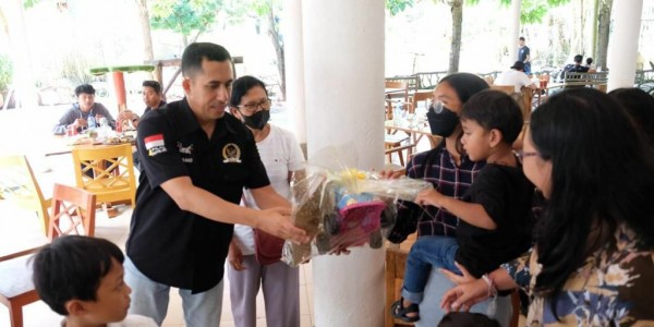 MPR RI Bersama GERAK BS Bali Berikan Santunan dan Ajak Anak Yatim Menikmati Bali Zoo
