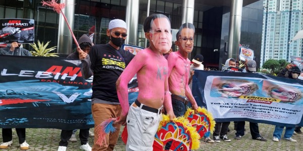 Aksi Kuda Lumping, Aktivis Pecut KPK Desak Supaya Percepat Tuntaskan Kasus Formula E