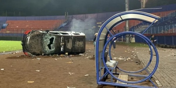 Terjadi Kericuhan Usai Arema FC Ditaklukan Persebaya