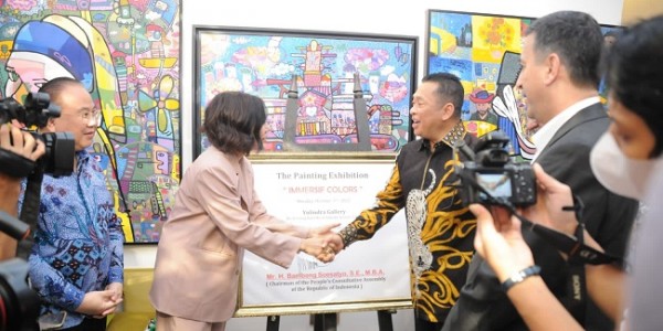 Ketua MPR RI Buka Pameran Lukisan 'Immersive Colors'