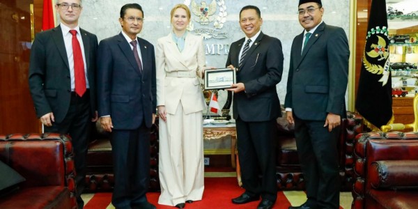Terima Wakil Ketua Parlemen Ukraina, Ketua MPR RI Dorong Penghentian Perang Rusia - Ukraina Secara Damai