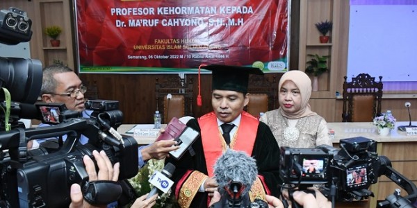 Raih Profesor Kehormatan, Ma’ruf Cahyono: Birokrasi dan Akademik Harus bisa Dilaksanakan Secara Seimbang