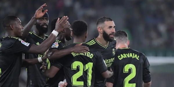 Real Madrid Kokoh Bertengger di Puncak Klasemen Usai Kalahkan Elche 3-0 