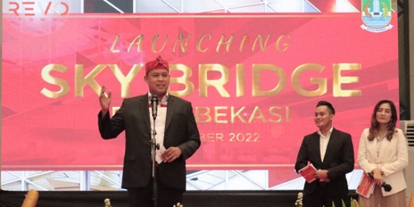 Tri Adhianto Resmikan Sky Bridge Revo Town, Wamen Perhubungan Sebut Pemkot Bekasi Luar Biasa