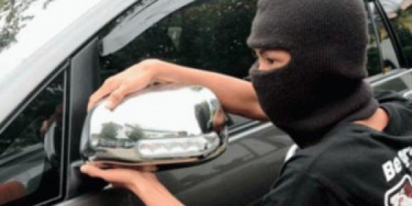 Incar Spion Mobil Mewah yang Terjebak Macet, Dua Orang Ditangkap Polisi