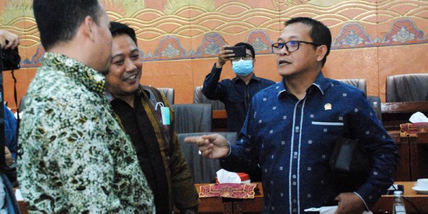 Komisi VI DPR Raker Dengan Kepala BPKN