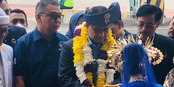 Tiba di Medan, Anies Disambut Tari Tepak Sirih