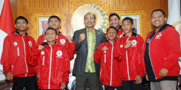 Wakil Ketua DPD Nono Sampono Terima Delegasi Club Sepakbola dari Hila Maluku