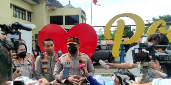 Distribusikan 3.000 Sembako, Kapolri Datang Langsung ke Lokasi Gempa Cianjur