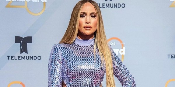 Jennifer Lopez Hapus Semua Postingan di Instagram, Ada Apa?