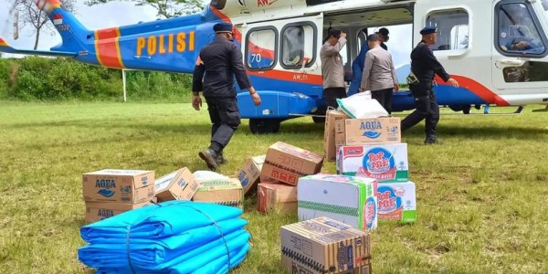 Jangkau Korban Gempa yang Terisolir, Polri Kirim Bantuan Gunakan Helikopter