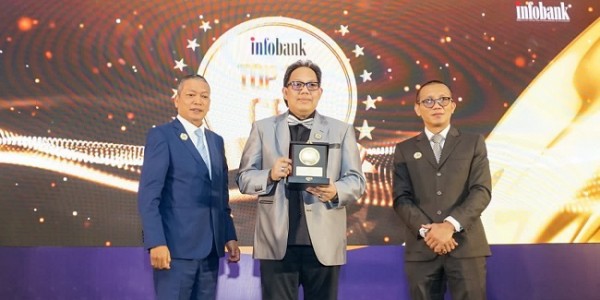 Direktur Utama Bank DKI Fidri Arnaldy Raih TOP 100 CEO 2022