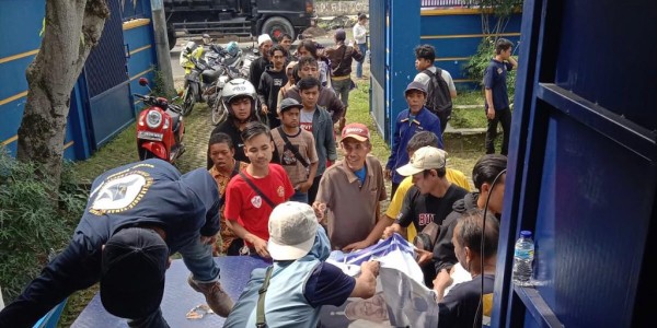 Posko NasDem Peduli di Cianjur Terus Salurkan Bantuan