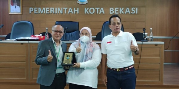 Pemerintah Kota Pakse Laos Adopsi Pengelolaan Lumpur Tinja di Kota Bekasi