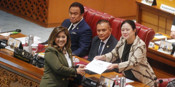 Ketua Komisi I, Meutya Hafid Laporan Hasil Fit And Propert Test Calon Panglima TNI Laksamana TNI Yudo Margono