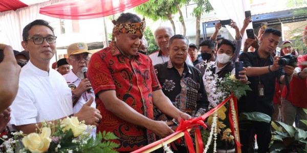 Resmikan Sekretariat RW 16 Kelurahan Jakamulya, Ini Harapan Plt Walkot Bekasi