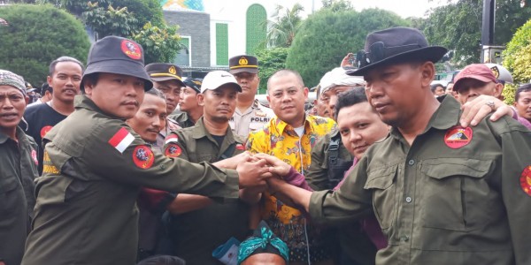 Massa Desak Plt Bupati Diajukan Hak Interpelasi, DPRD Bekasi: Kita Tunggu Jawaban Kemendagri