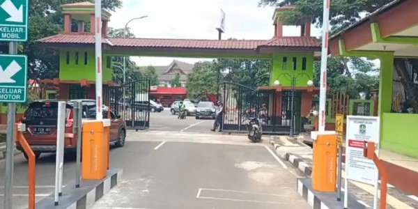 Proyek Palang Pintu Rp585 Juta, Pemkot Bekasi: Parkir di Sini Semrawut