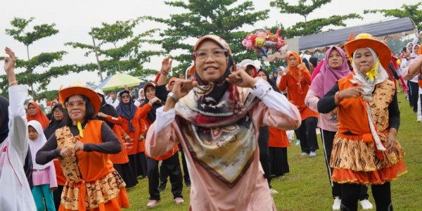 Gelar Senam Cegah Stunting, Netty Aher Gandeng BKKBN