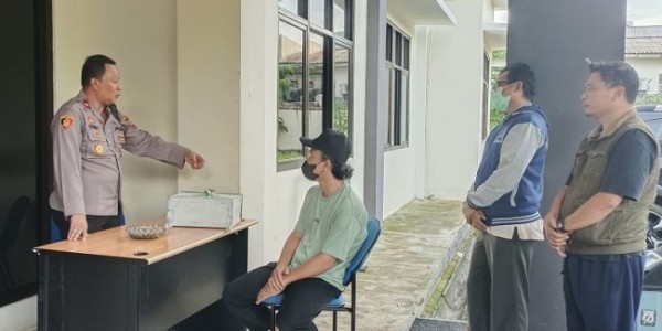 Terduga Pelaku Pencuri Kotak Amal Masjid Jami Darussalam Dihajar Warga